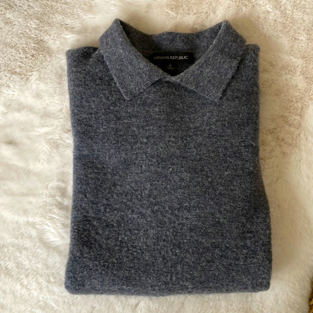 BANANA REPUBLIC~ charcoal  soft wool collared size small sweater